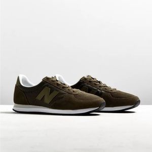 New balance 220 in Army green